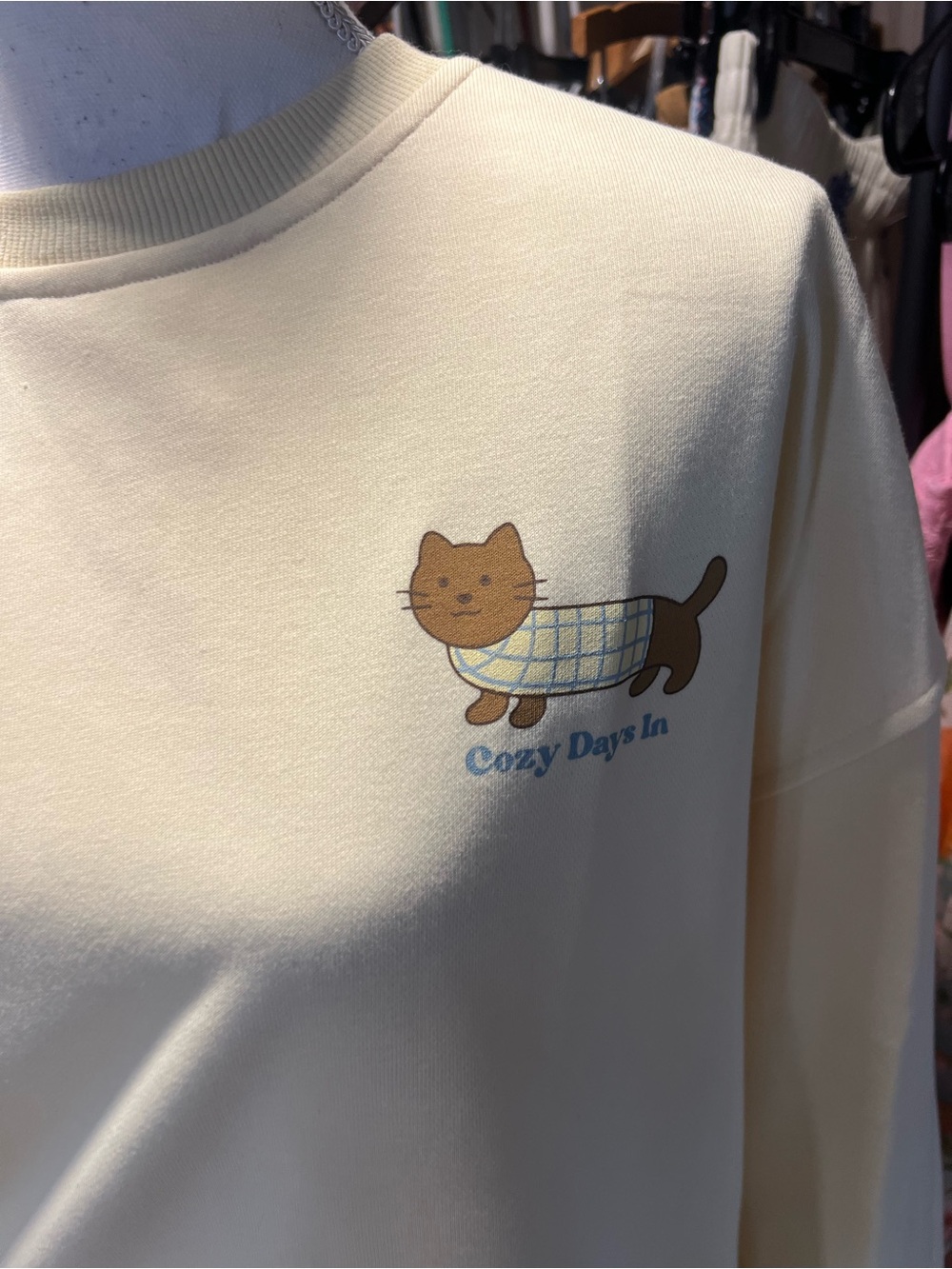 Le Lis Pale Yellow Crewneck Sweatshirt with Small Cat Graphic - Picture 5 of 10